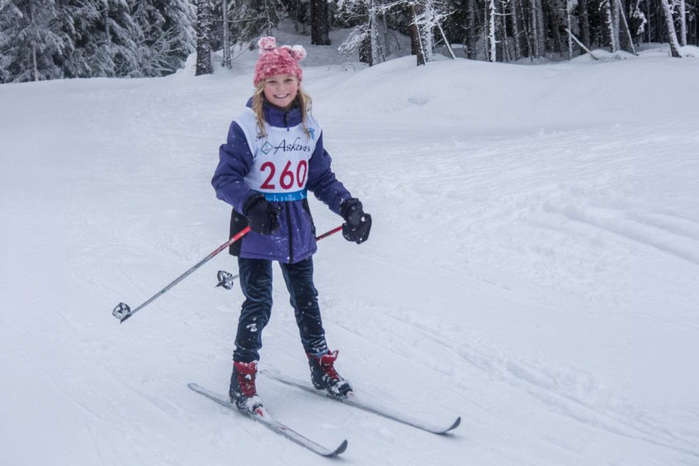 Skier-830×664